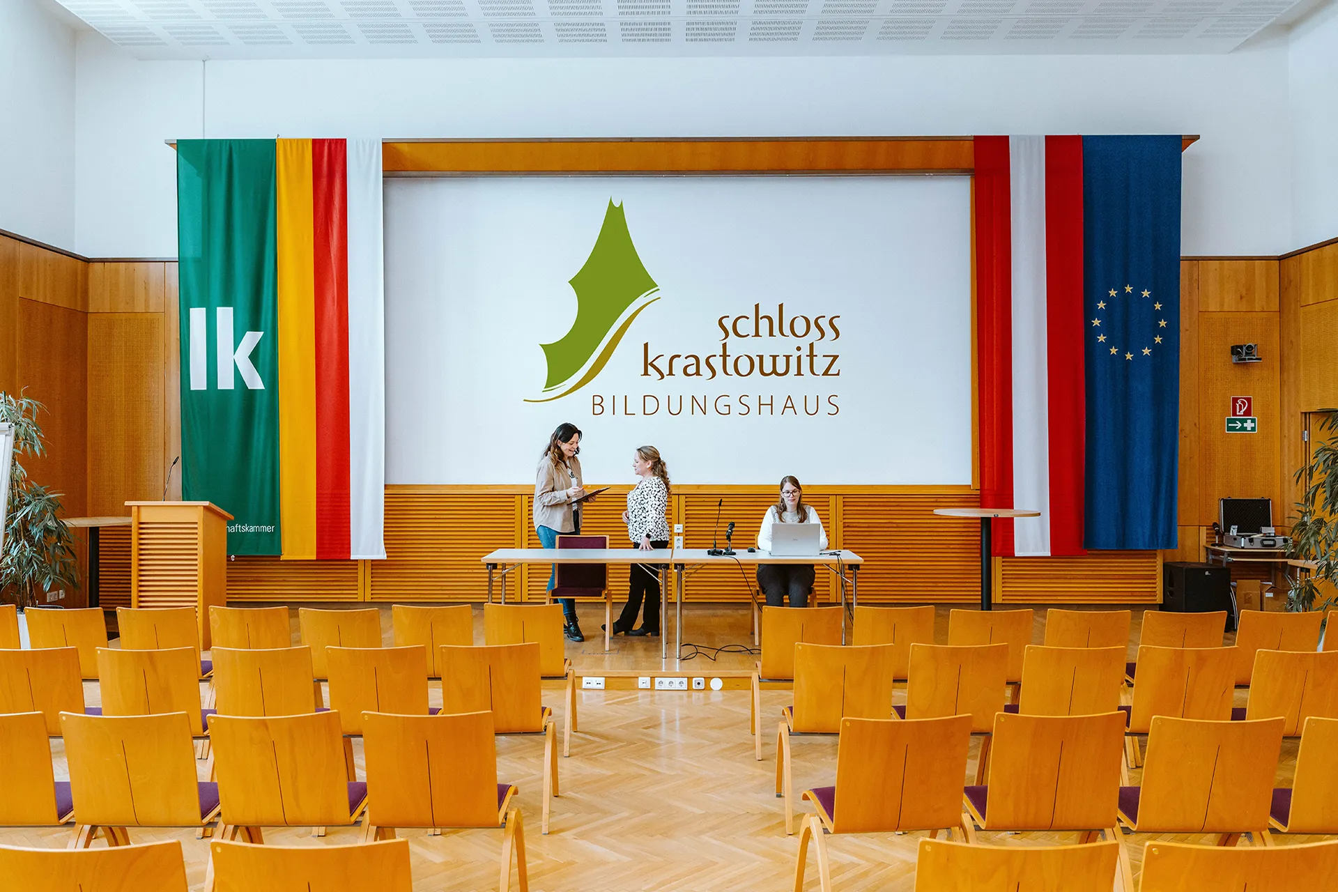 02_schloss-krastowitz_header-festsaal.webp