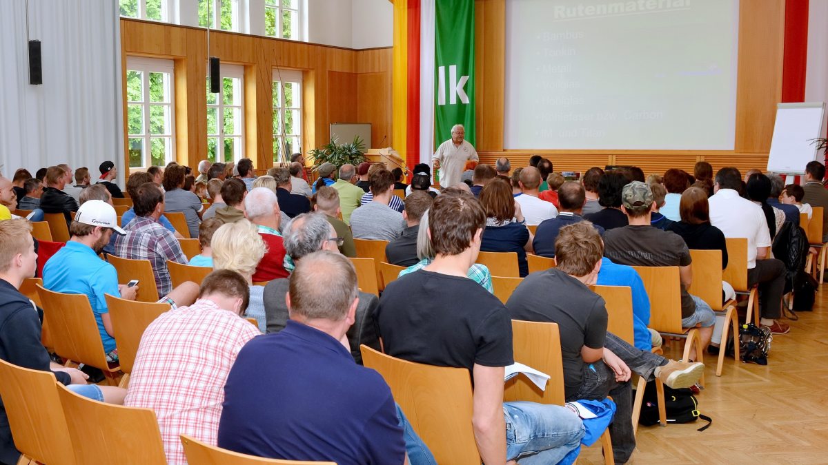 Ein Seminarveranstaltung im Festsaal des Bildungshauses Schloss Krastowitz