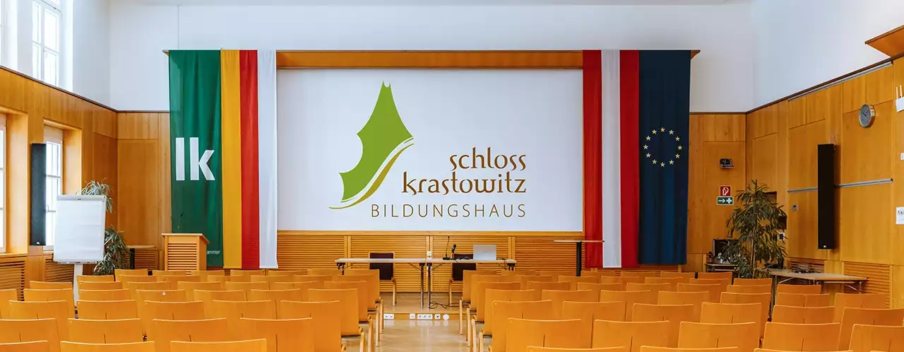 Das Bild zeigt einen Veranstaltungssaal im Schloss Krastowitz