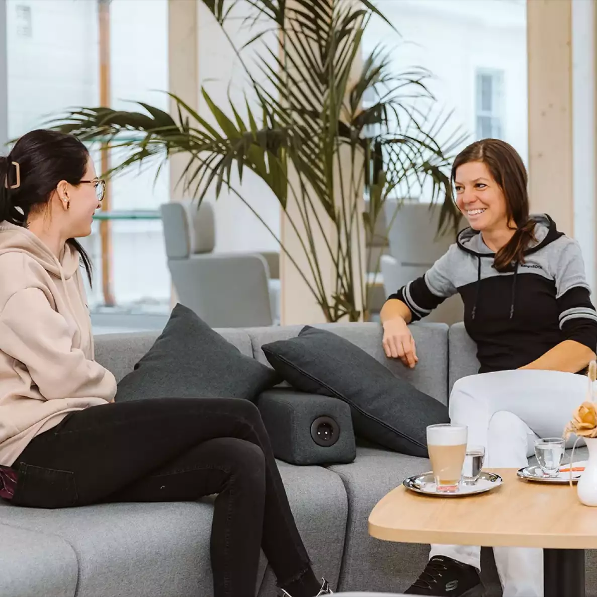 Das Bild zeigt eine Begegnung im Bildungshaus