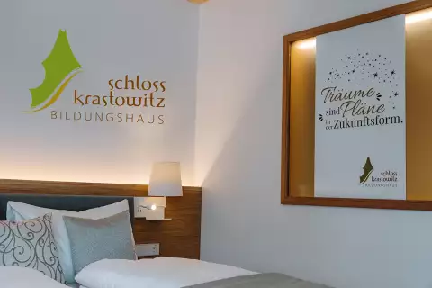 03_schloss-hotel-krastowitz_doppelbett.webp