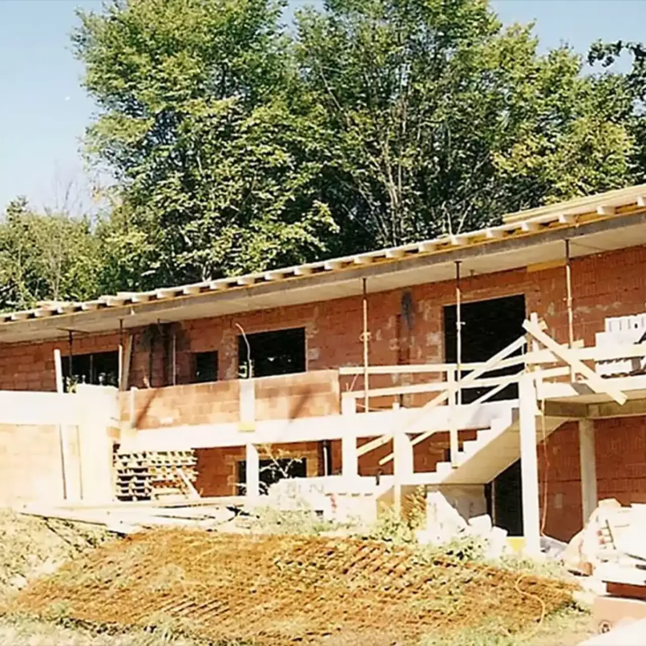 Das Bild zeigt den Umbau des Bildungshauses, eine Baustelle